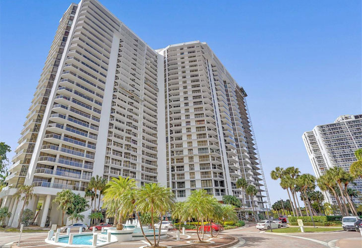 Hamptons West | Aventura Condo Sales & Rentals | Thine Agency